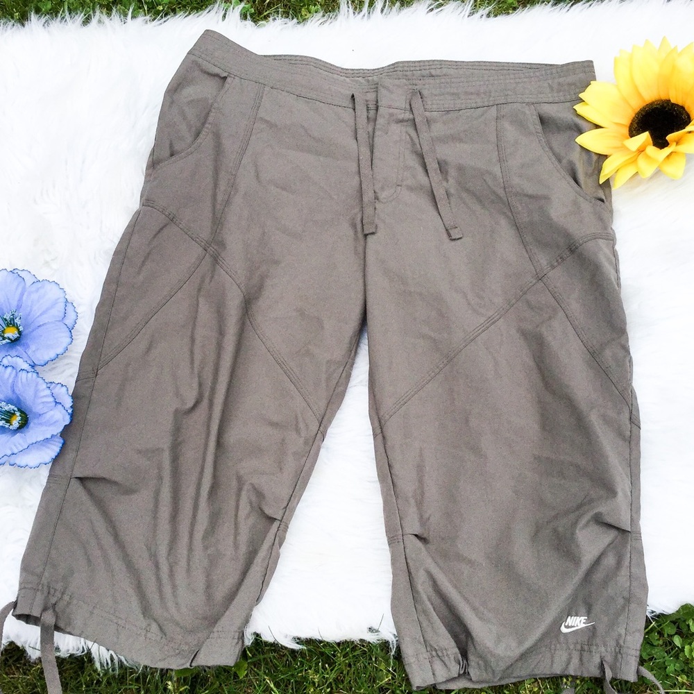 Nike Taupe Utility Cargo Capri Size Extra Large
